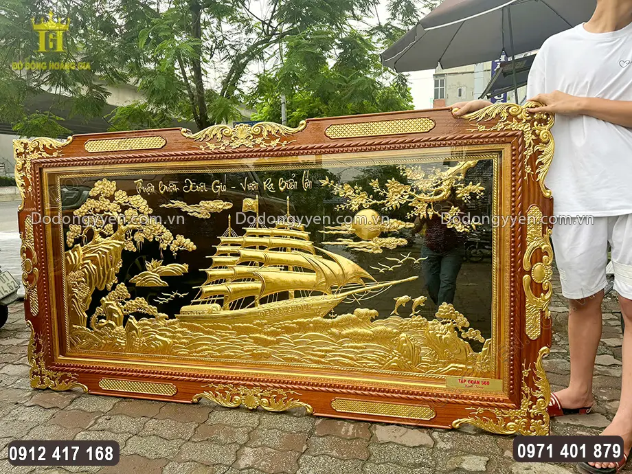 Họa tiết hoa văn được d&aacute;t v&agrave;ng 24K sang trọng